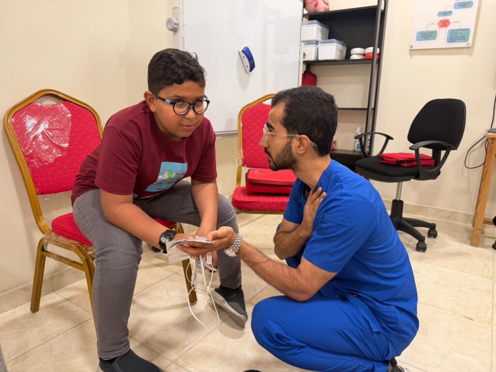 مركز رعاية المكفوفين بالقطيف ينظم زيارة تدريبية إلى «معهد سلامتك الذكية» لتعزيز مهارات الإسعافات الأولية
