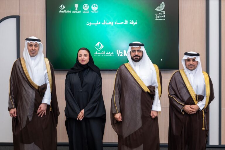 سعادة وكيل محافظة الأحساء يلتقي الشركاء الاستراتيجيين لمعرض «اللومي الحساوي 2026» ويؤكد دعم سمو محافظ الأحساء للمبادرات الزراعية والتنموية