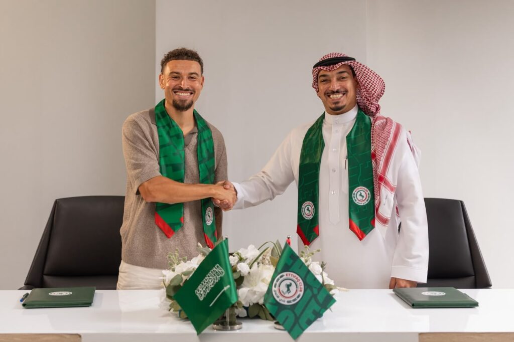 نادي الاتفاق عقدًا احترافيًّا مع اللاعب السويدي