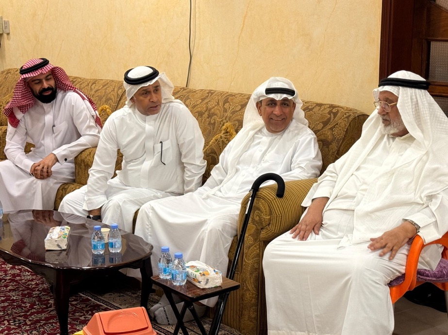 «جسور العطاء».. خيرية تاروت تزور الوجيه عبد العلي آل سيف تقديرًا لعقود من الدعم